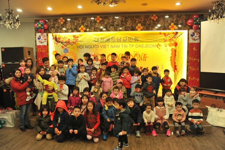 Cộng đồng người Việt tại Daejeon Hàn Quốc tổ chức mừng xuân Đinh Dậu 2017 - ảnh 1